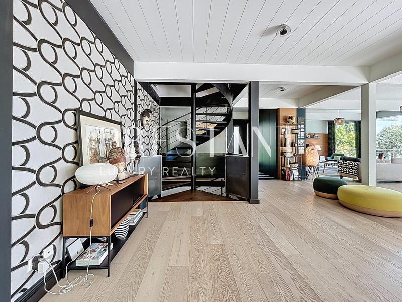 Maison - 337 m² - 8 pièces