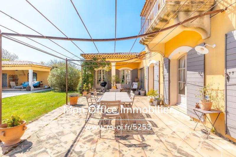 Villa - 240 m² - 6 pièces