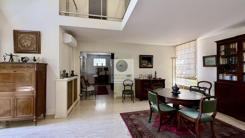 Maison - 220 m² - 8 pièces