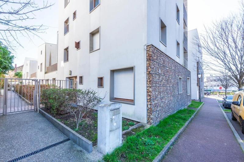 Studio - 30 m² - 1 pièce