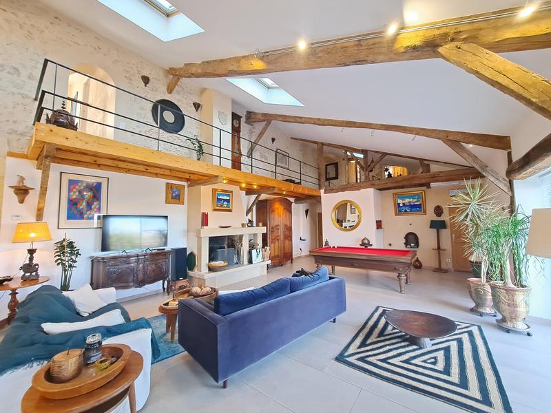 Maison - 425 m² - 10 pièces