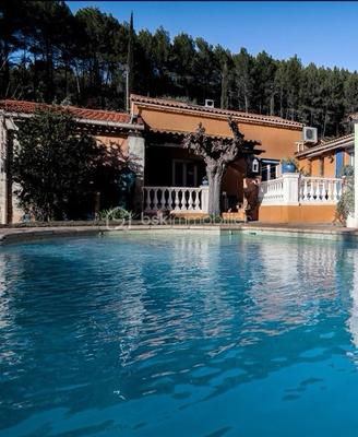 Villa - 195 m² - 8 pièces