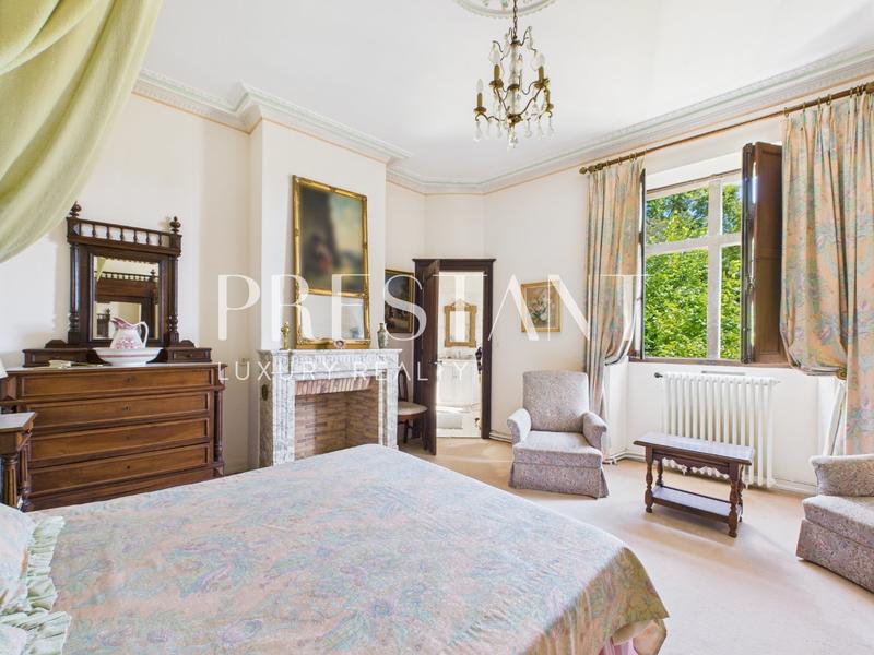 Maison - 400 m² - 10 pièces