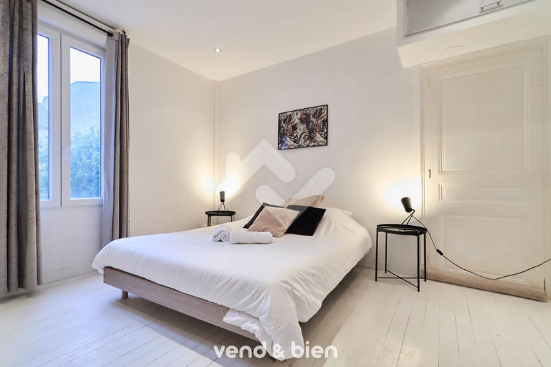 Immeuble - 218 m² - 10 pièces