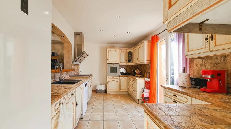 Maison - 204 m² - 5 pièces