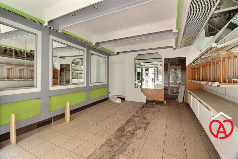 Local commercial - 83 m² - 2 pièces