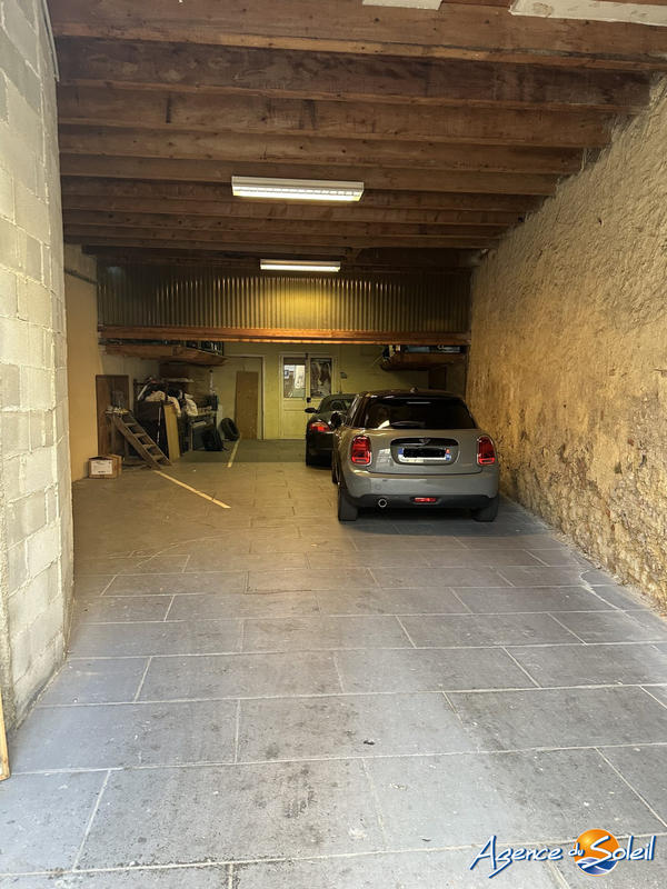 Parking / Garage - 75 m²