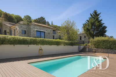 Mas - 233 m² - 8 pièces