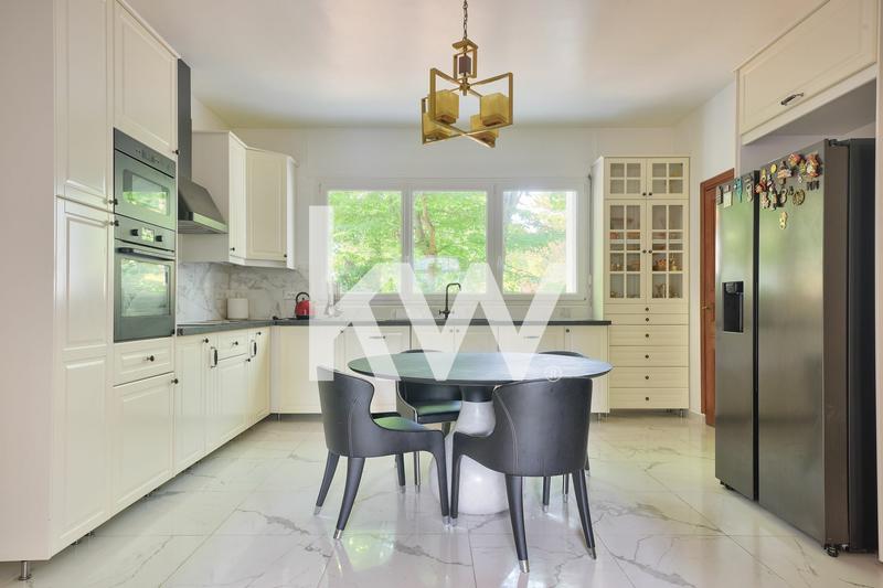 Maison - 498 m² - 14 pièces