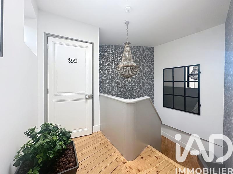 Maison - 247 m² - 9 pièces