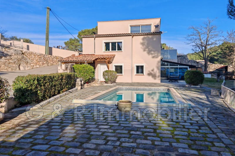 Maison - 185 m² - 8 pièces