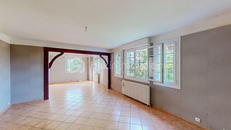 Maison - 240 m² - 10 pièces
