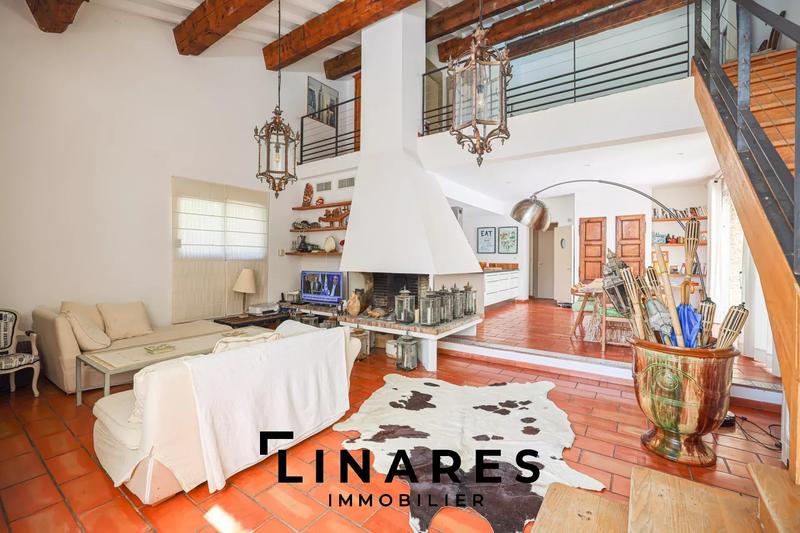 Maison - 340 m² - 8 pièces