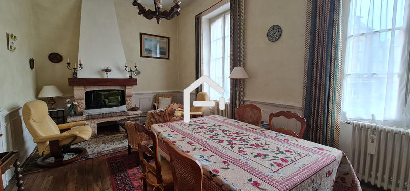 Maison - 210 m² - 8 pièces