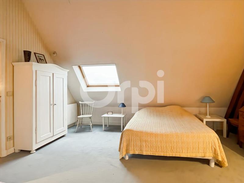 Propriété - 236 m² - 6 pièces