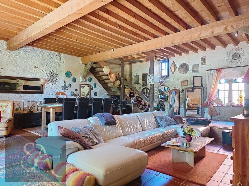 Maison - 214 m² - 9 pièces