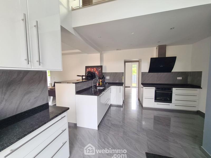 Maison - 309 m² - 13 pièces