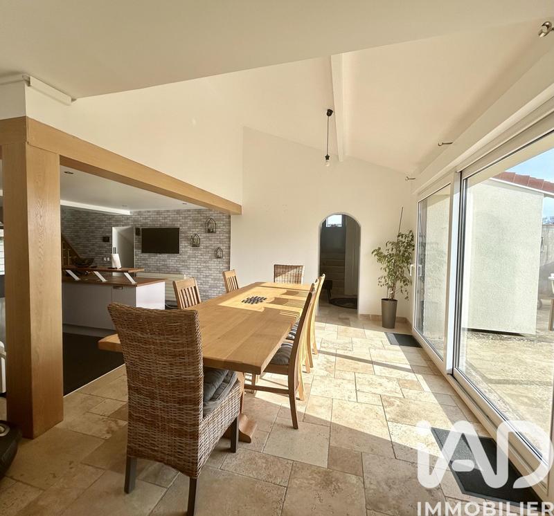 Maison - 242 m² - 7 pièces
