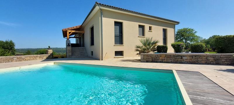 Maison - 220 m² - 6 pièces