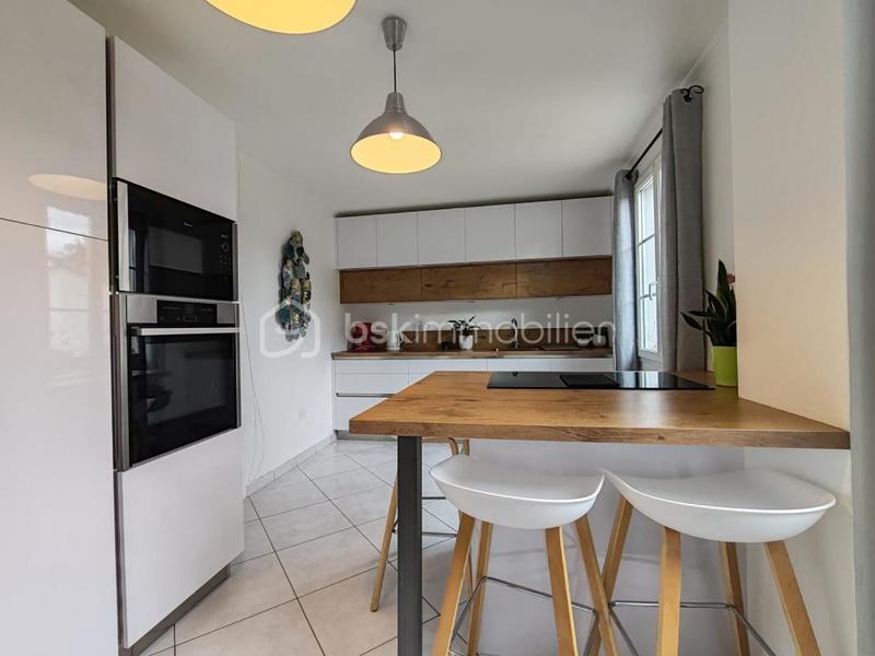 Maison - 202 m² - 8 pièces