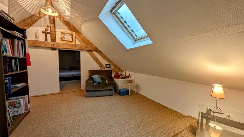 Maison - 218 m² - 9 pièces