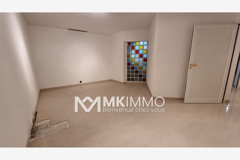 Maison - 804 m² - 8 pièces