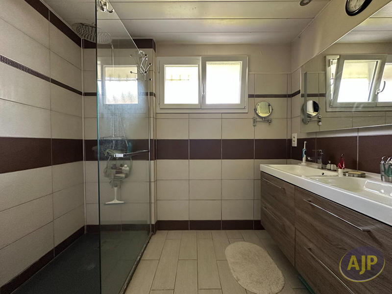 Maison - 185 m² - 6 pièces