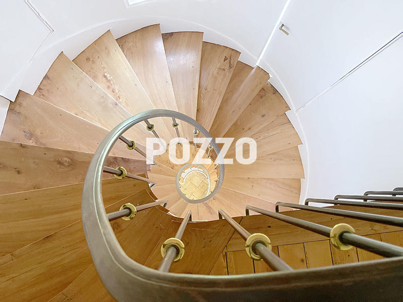 Maison - 340 m² - 11 pièces