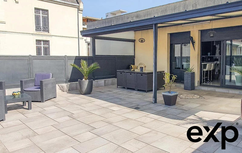 Maison - 224 m² - 7 pièces