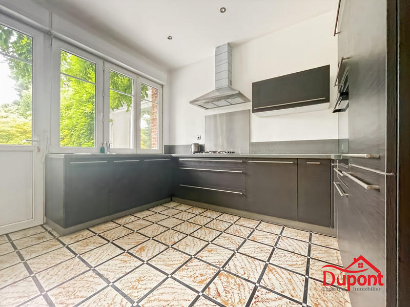 Maison - 249 m² - 7 pièces