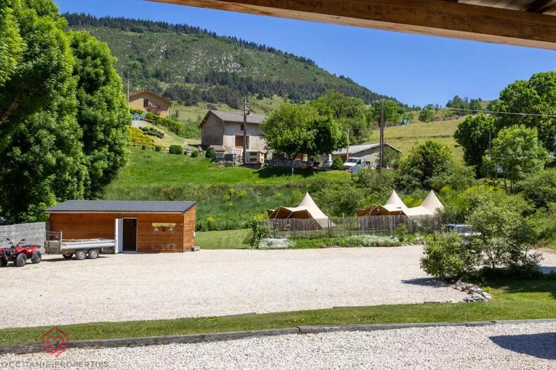 Propriété - 500 m² - 17 pièces