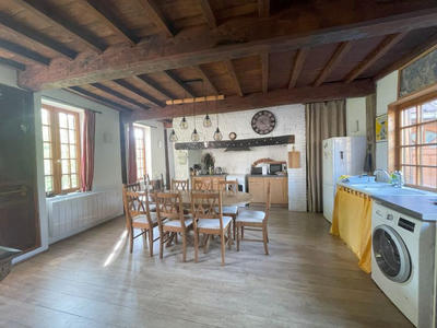 Maison - 160 m² - 8 pièces