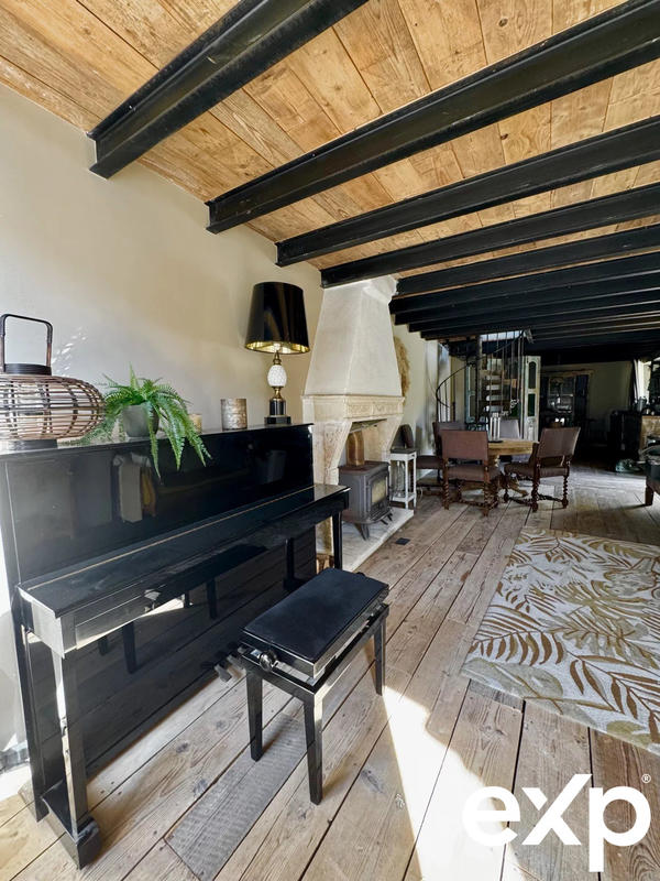 Maison traditionnelle - 252 m² - 7 pièces