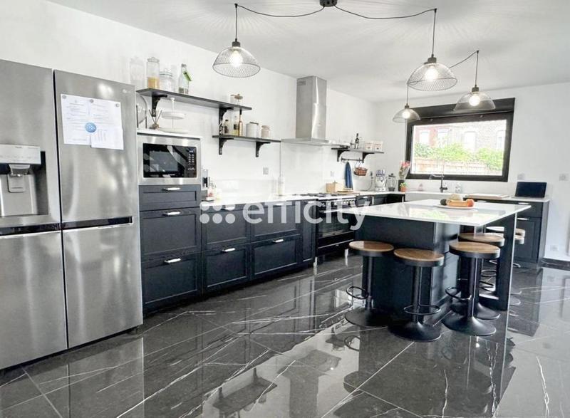 Maison - 212 m² - 7 pièces