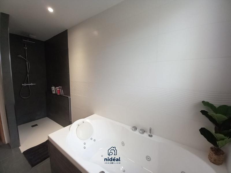 Maison traditionnelle - 96 m² - 4 pièces