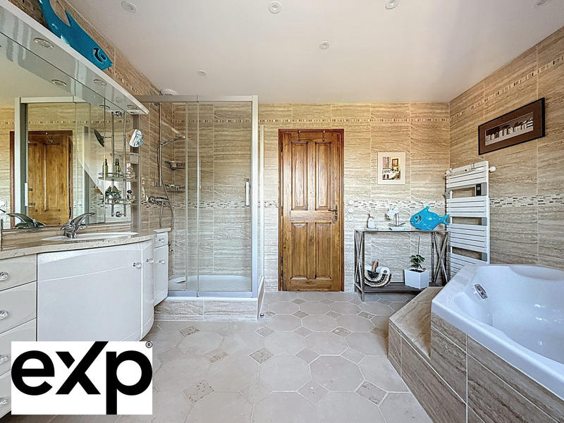 Maison - 267 m² - 8 pièces