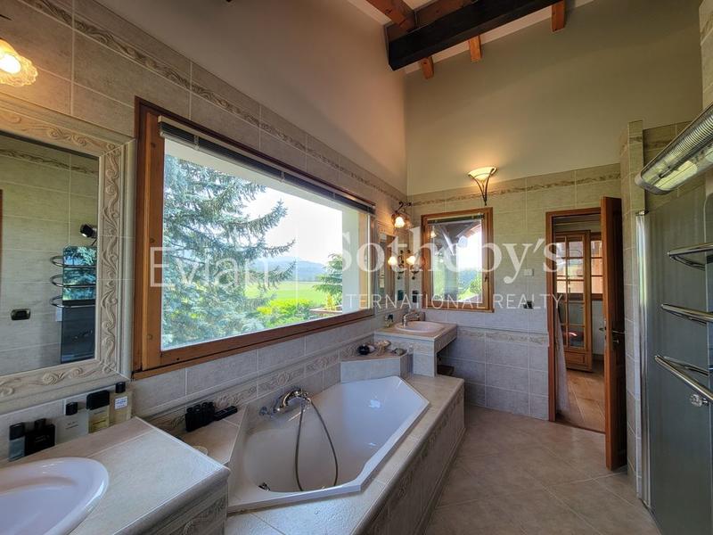 Maison - 256 m² - 10 pièces