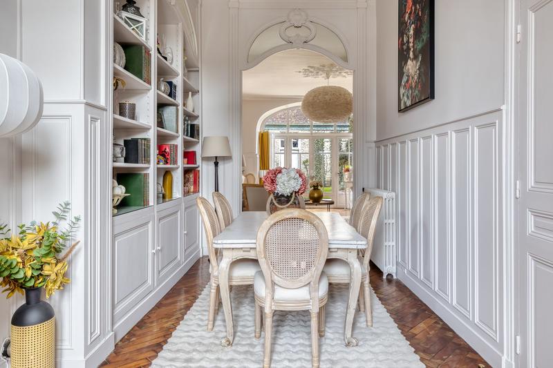 Maison - 233 m² - 12 pièces