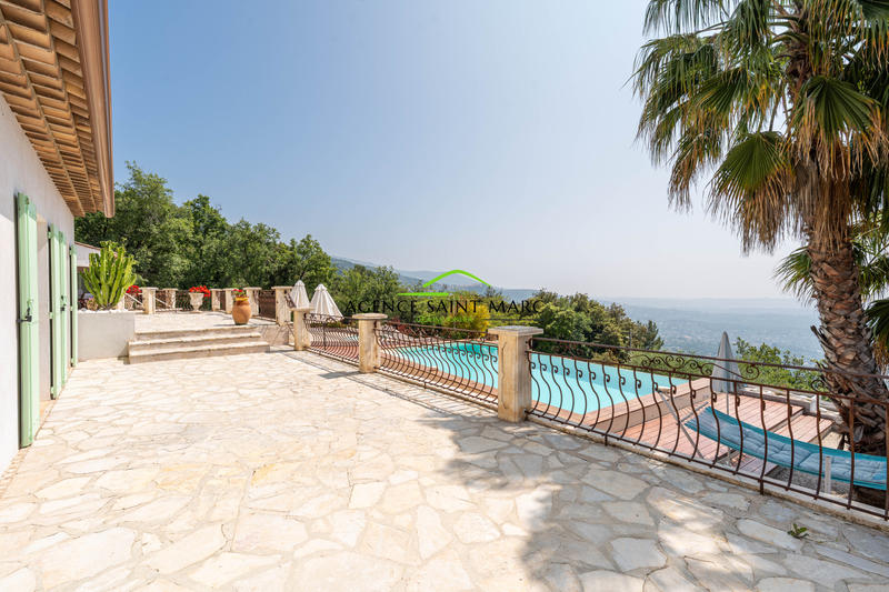 Villa - 235 m² - 6 pièces