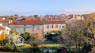 Propriété - 330 m² - 6 pièces