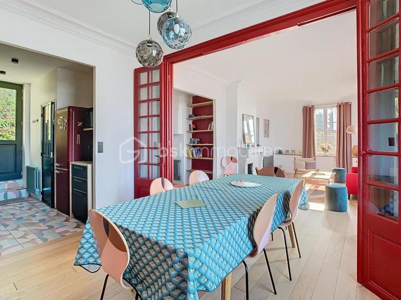 Maison - 161 m² - 8 pièces