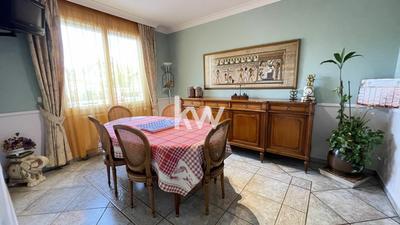 Pavillon - 205 m² - 6 pièces