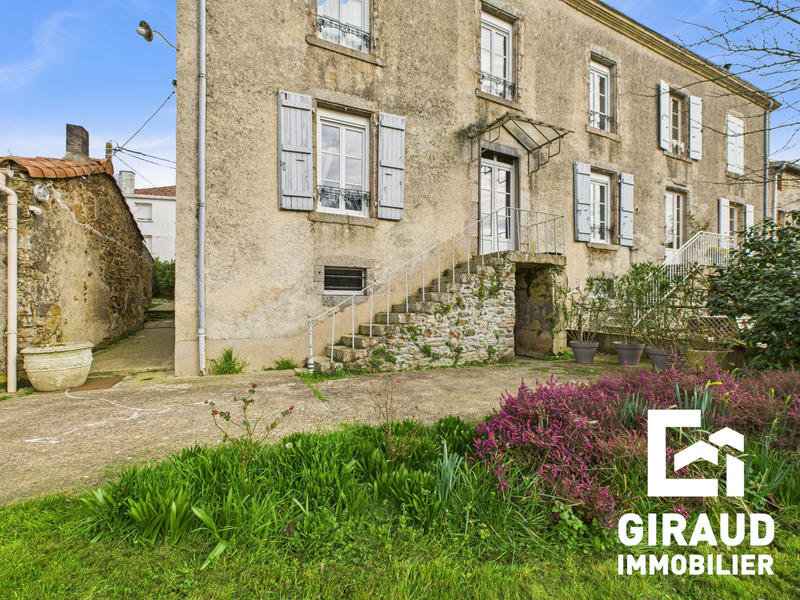 Maison - 208 m² - 7 pièces