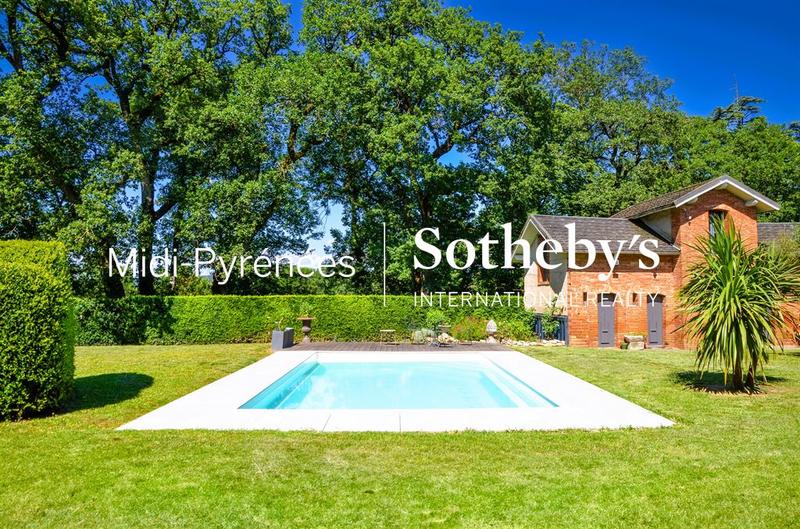 Maison - 430 m² - 9 pièces