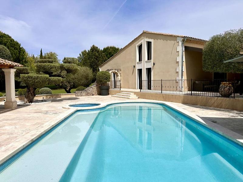 Maison - 300 m² - 6 pièces