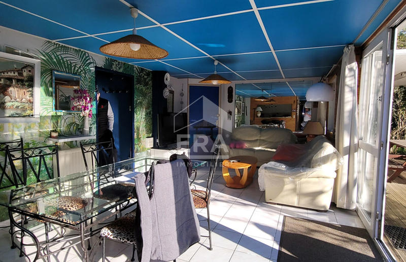 Maison - 770 m² - 7 pièces