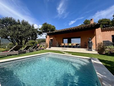 Maison - 210 m² - 7 pièces