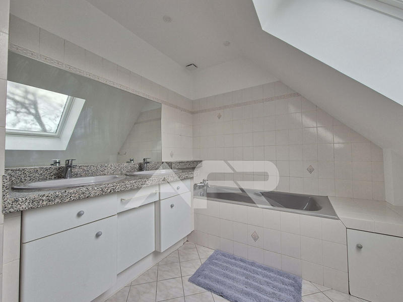 Maison - 138 m² - 5 pièces