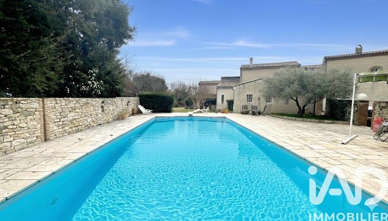 Maison - 1 980 m² - 8 pièces