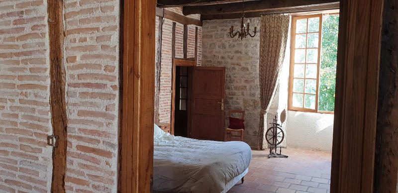 Maison - 250 m² - 6 pièces